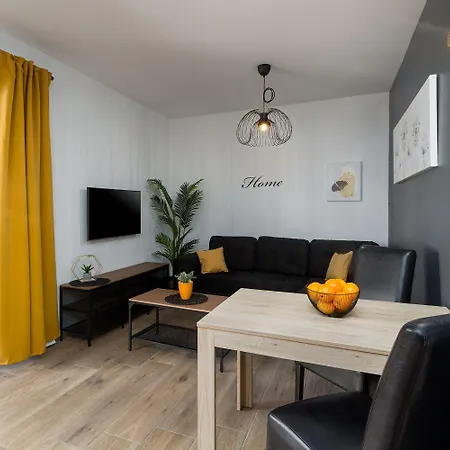 Strandnahes, Modernes Mit Privater Terrasse, Grill - Nur 250 Meter Zum Porec