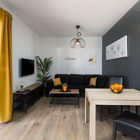 Strandnahes, Modernes Mit Privater Terrasse, Grill - Nur 250 Meter Zum Porec
